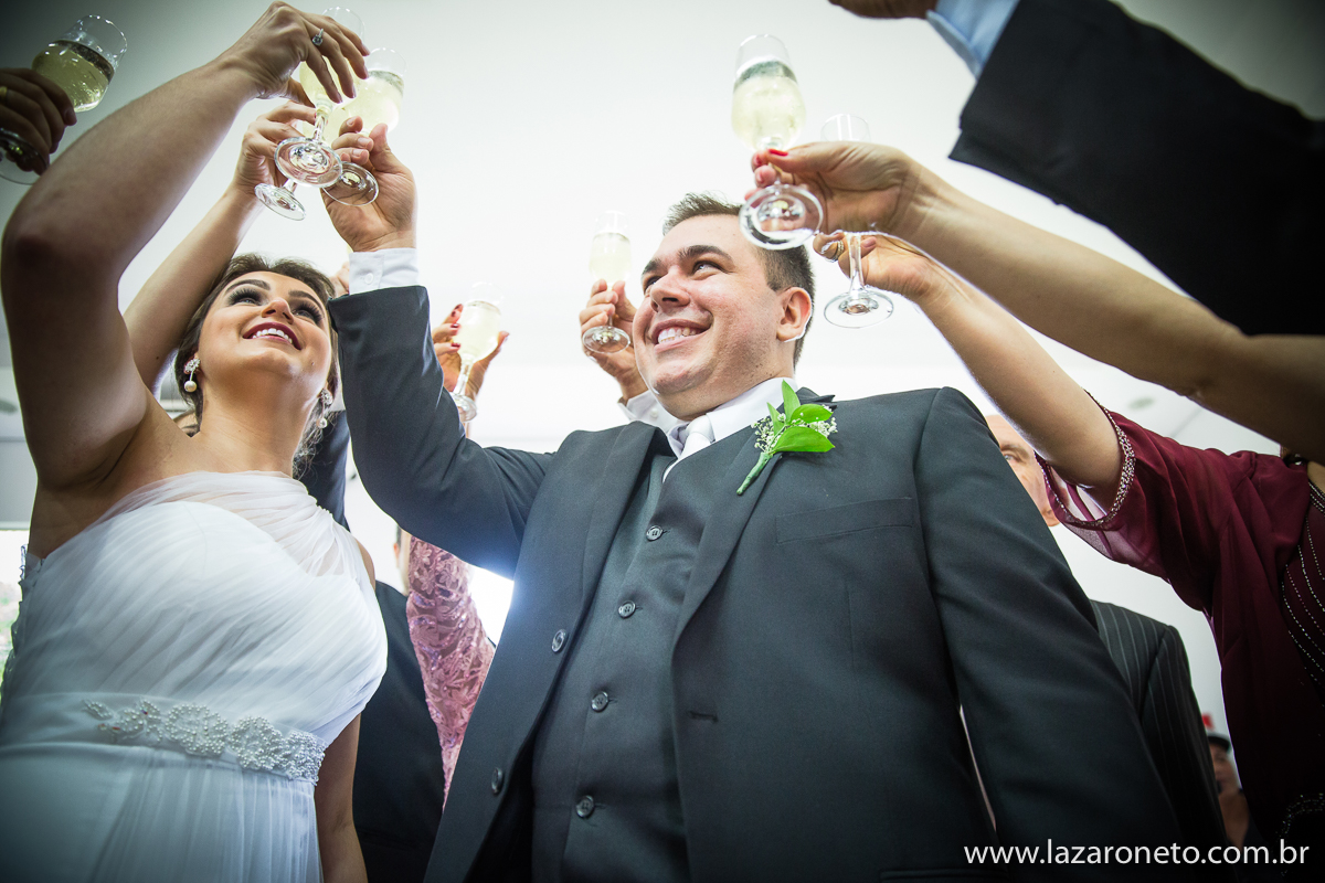 Fotografo pega brinde dos noivos em Casamento Itatinga, Botucatu