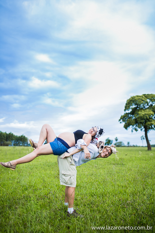 Ensaio gestante externo ao ar livre em Itatinga