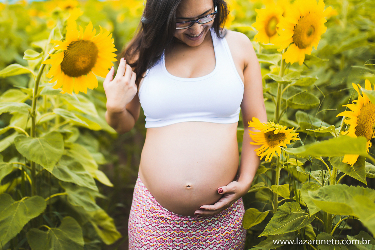 Gravida em Plantação de Girassol, faz ensaio lindo de fotos