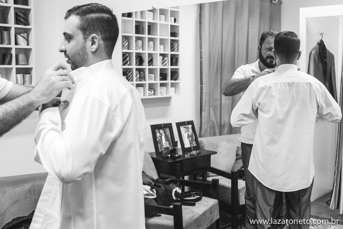 noivo se arruma para casamento em barbearia em avaré