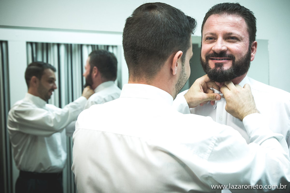 noivo se arruma para casamento em Avaré