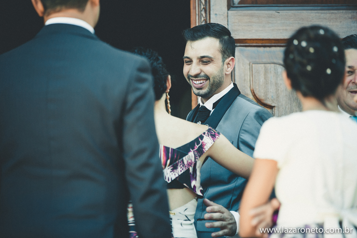 Noivo recebe convidados Igreja Matriz Avaré