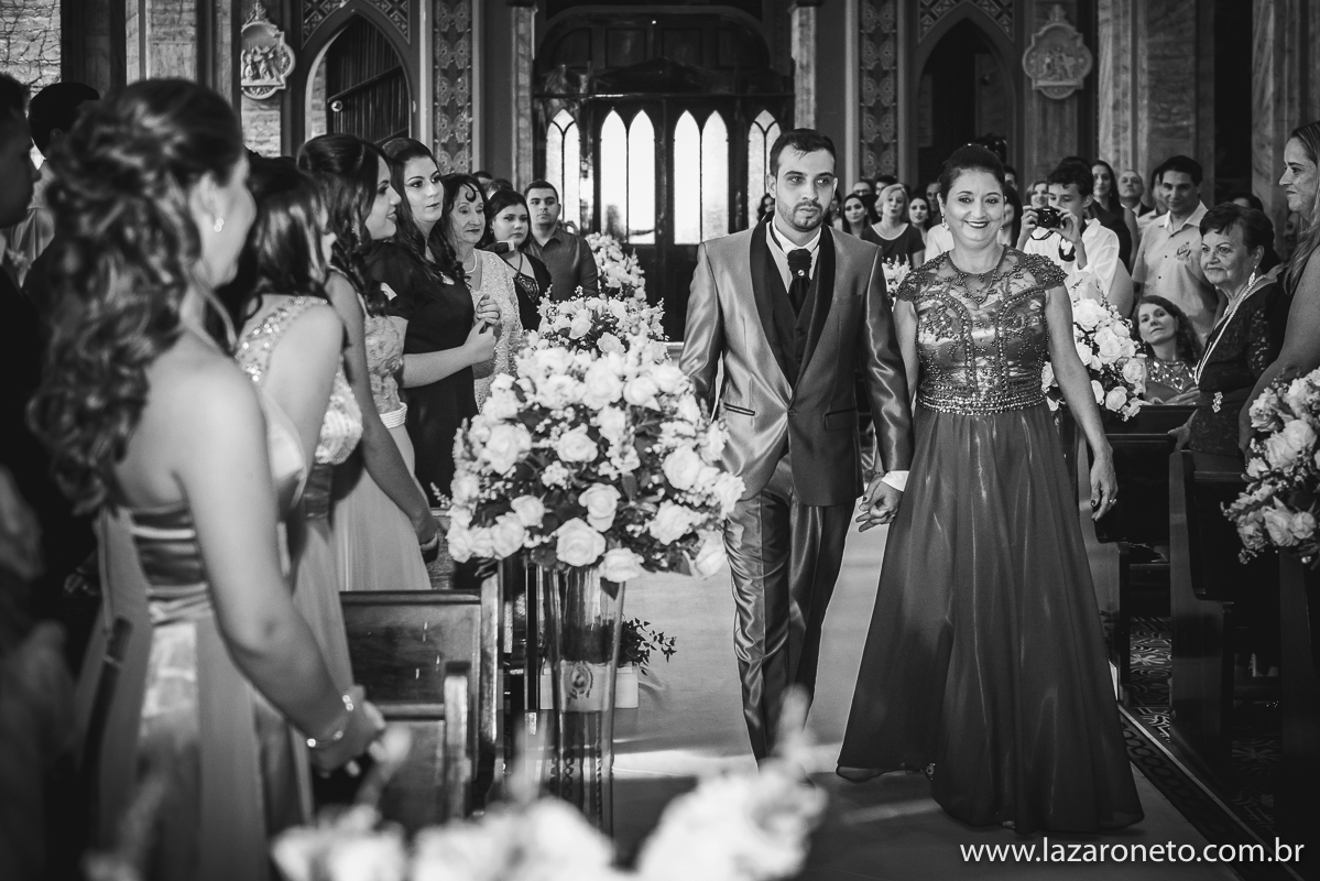 Noivo entrando na Igreja Matriz em Avaré