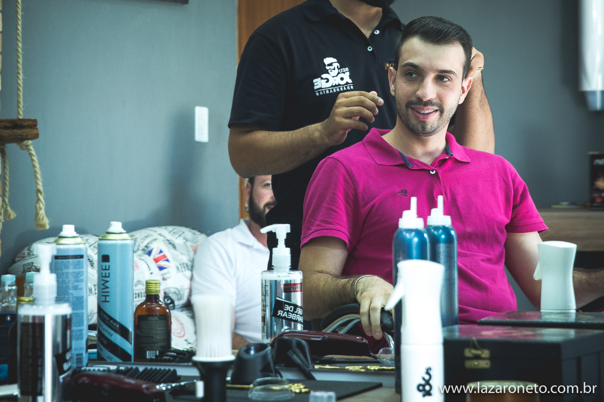 noivo se arruma para casamento em Barbearia em Avaré