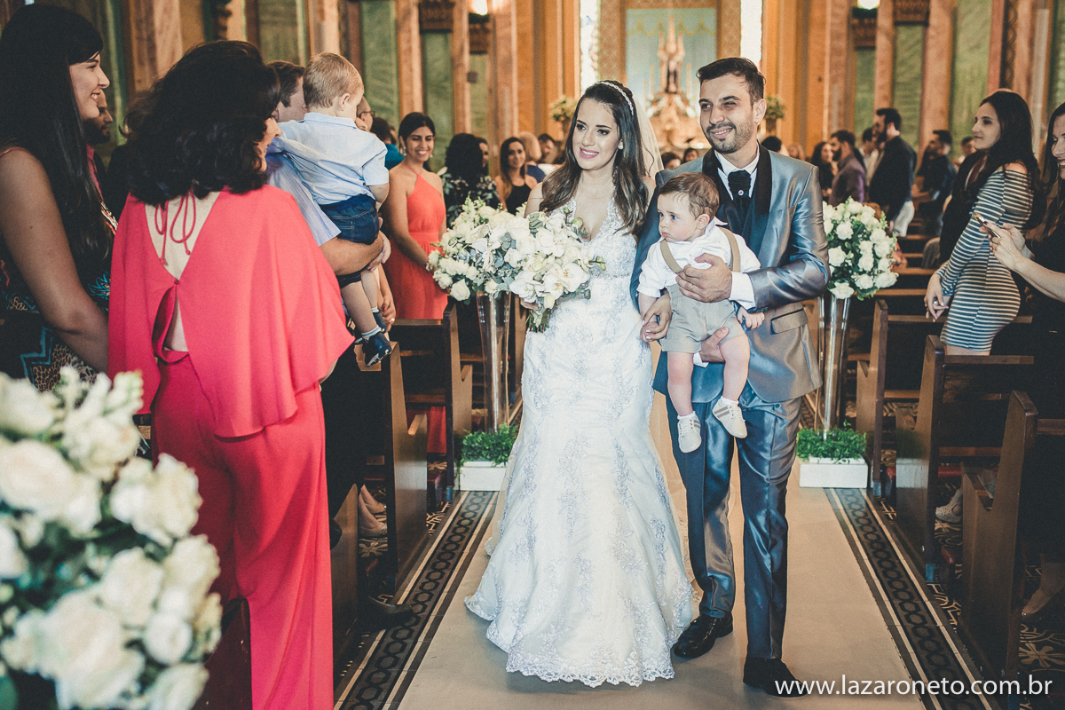 Saída dos noivos casamento Igreja Matriz Avaré