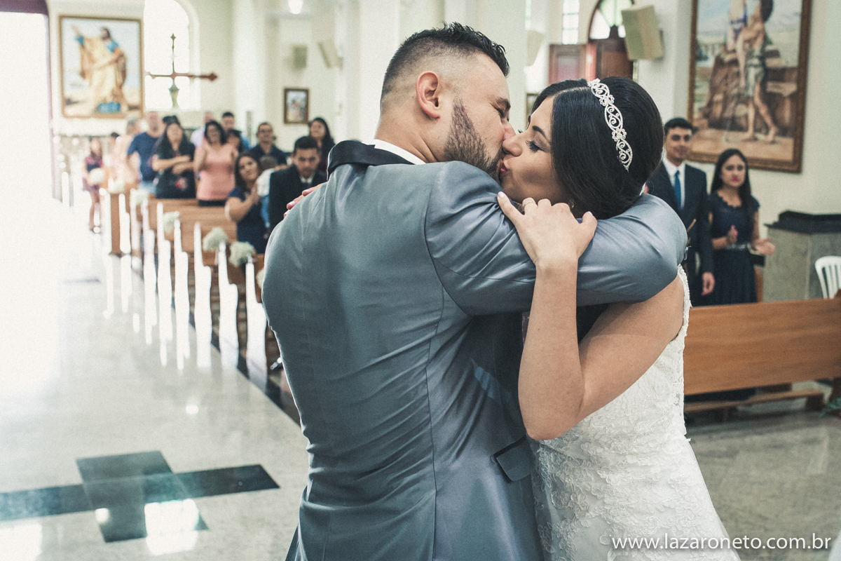 beijo dos noivos em Itatinga, Botucatu