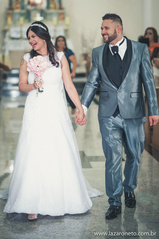 saida dos noivos em em Igreja em Itatinga