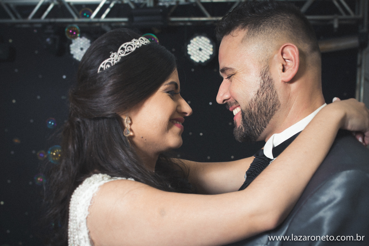 casal lindo fotografa em Buffet Kuality