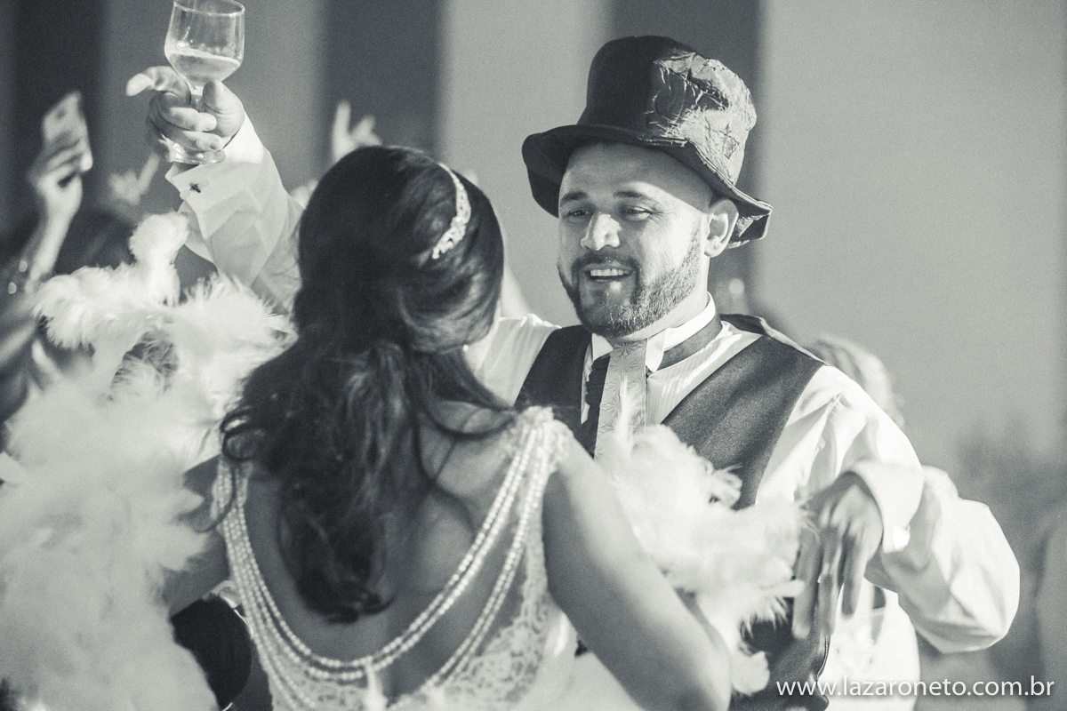 noivos daçando na festa de CAsamento Buffet Kuality Itatinga