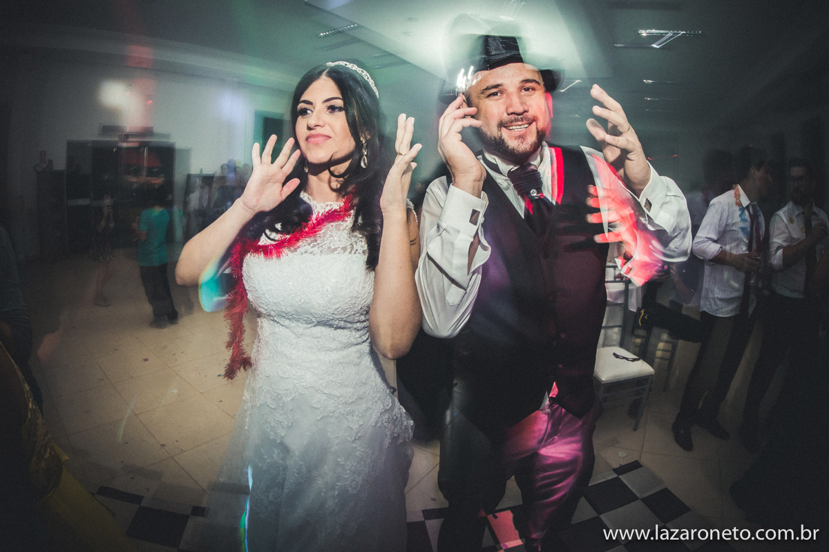 noivos dançando em Casamento Avaré