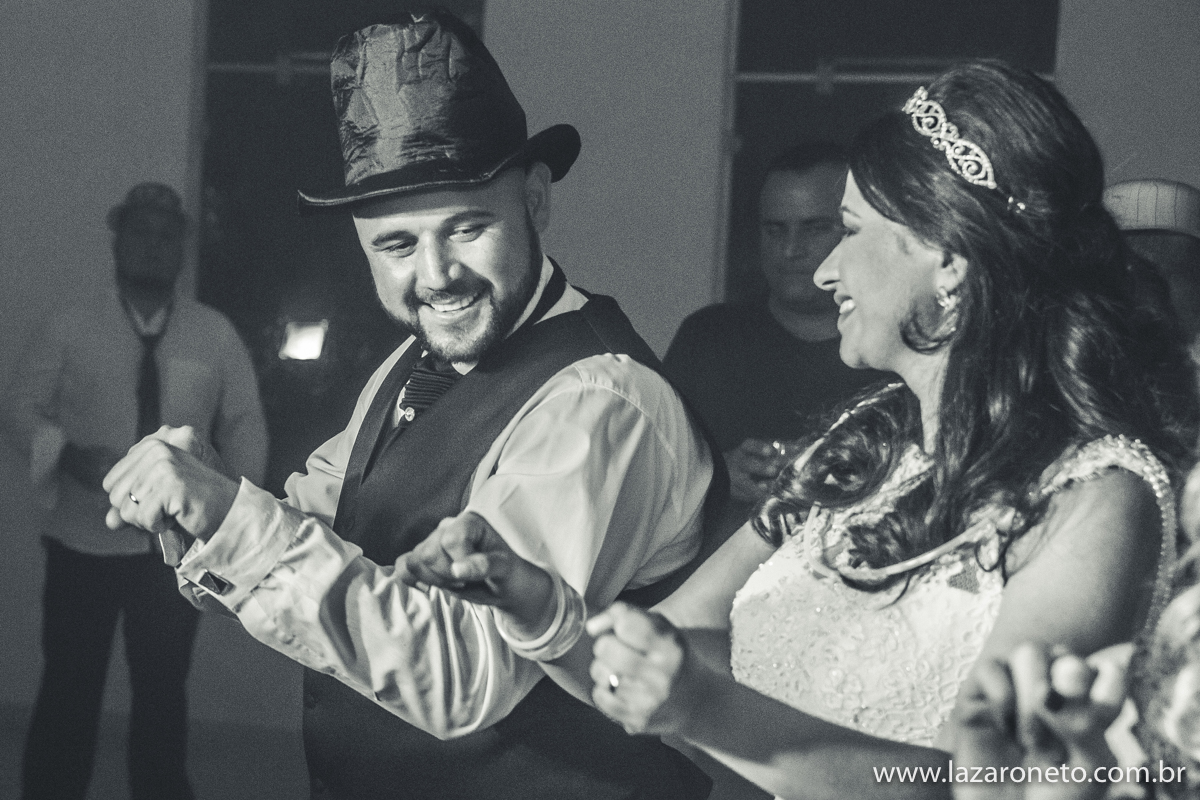 noivos animadíssimos em Casamento em Botucatu-SP