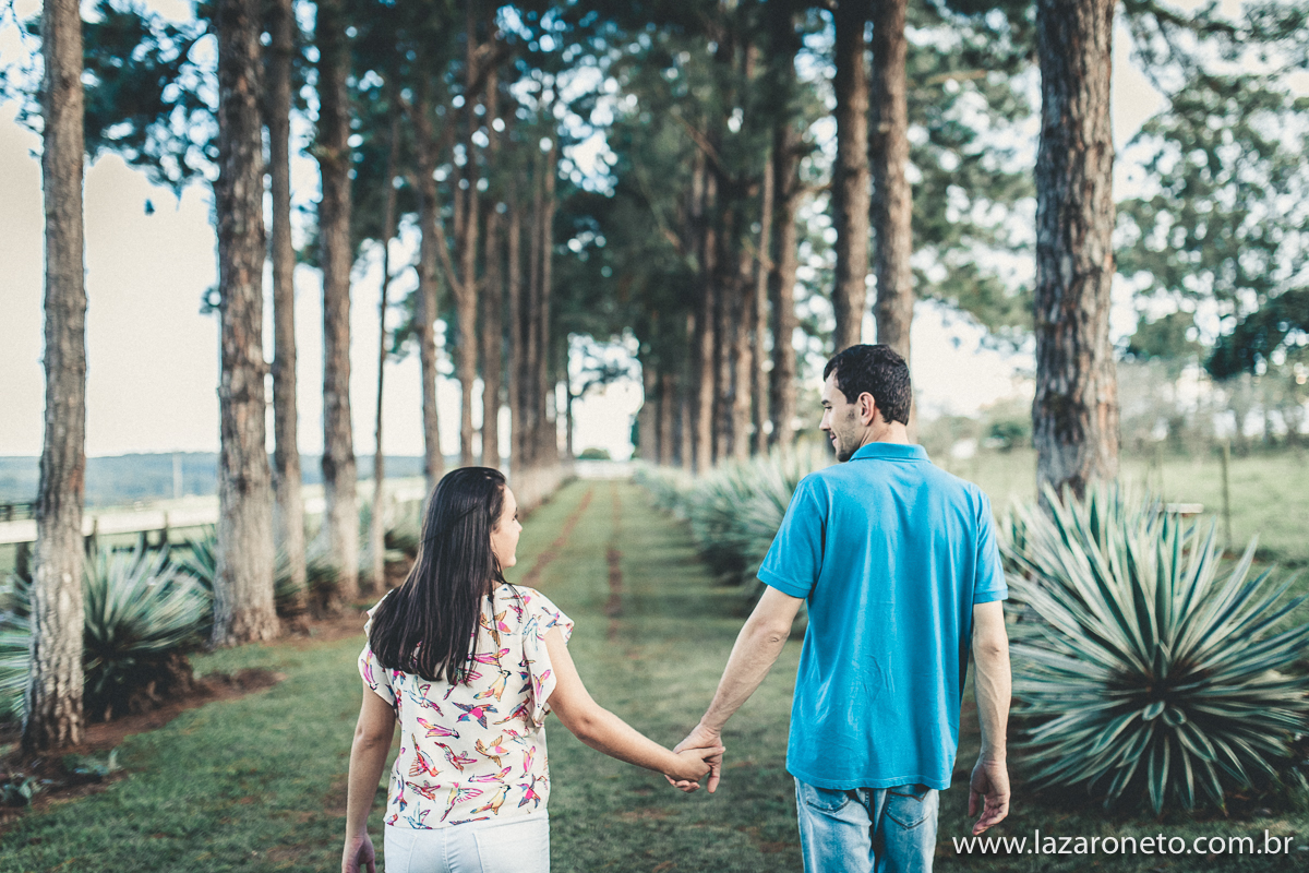 noivos fazem ensaio de fotosPré Casamento em Itatinga, Botucatu, ensaio pré casamento em Avaré