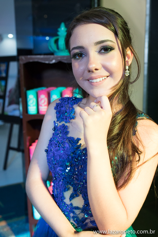 debutante espera convidados para fotos 15 anos em Botucatu