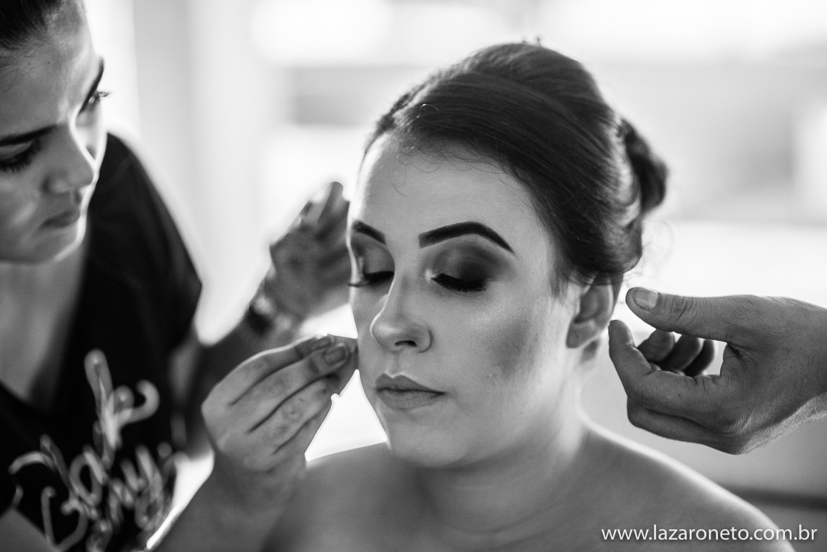 Noiva se arruma em Making off em Itatinga