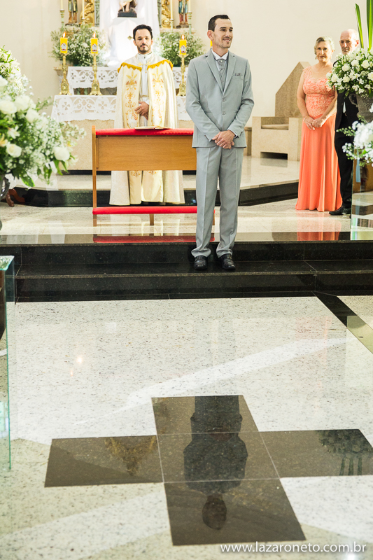 noivo espera noiva em casamento em Botucatu