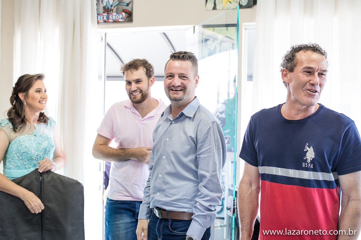 Noivo faz making off com amigos em Itatinga