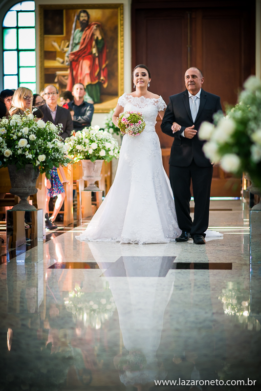 entrada da noiva em Casamento em Botucatu