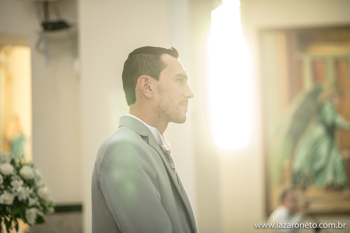 noivo espara noiva em casamento em Botucatu