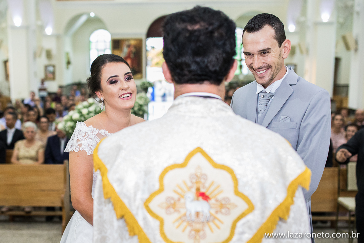 Noivo felizes em CAsamento proximo a Botucatu