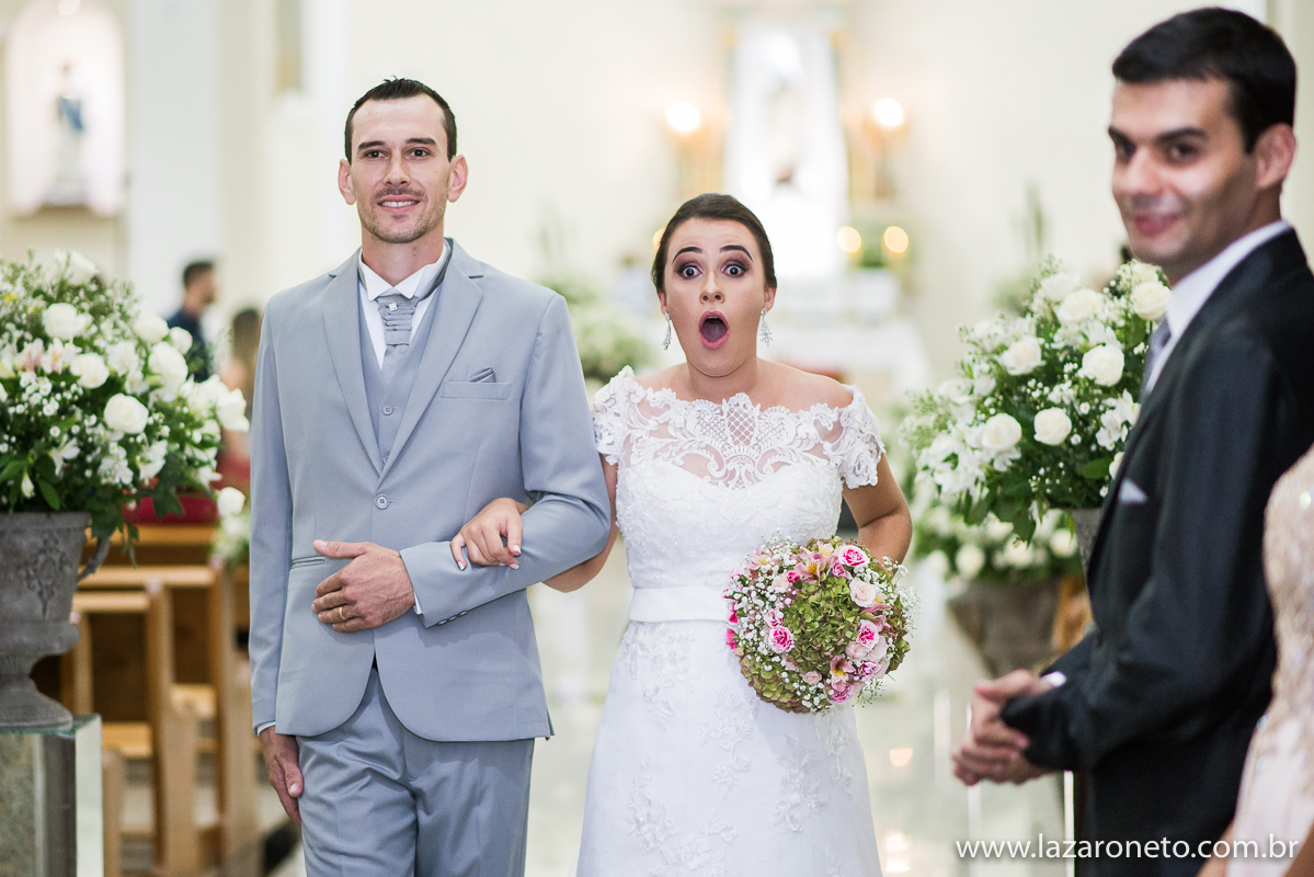 Saída emocionante dos noivos em Casamento lindo perto de Botucatu