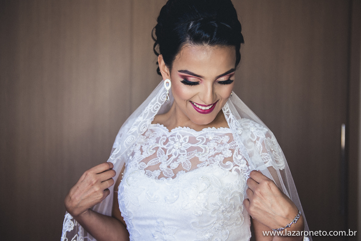 Vestido lindo da noiva antes do casamento em Botucatu, Avaré, Itatinga