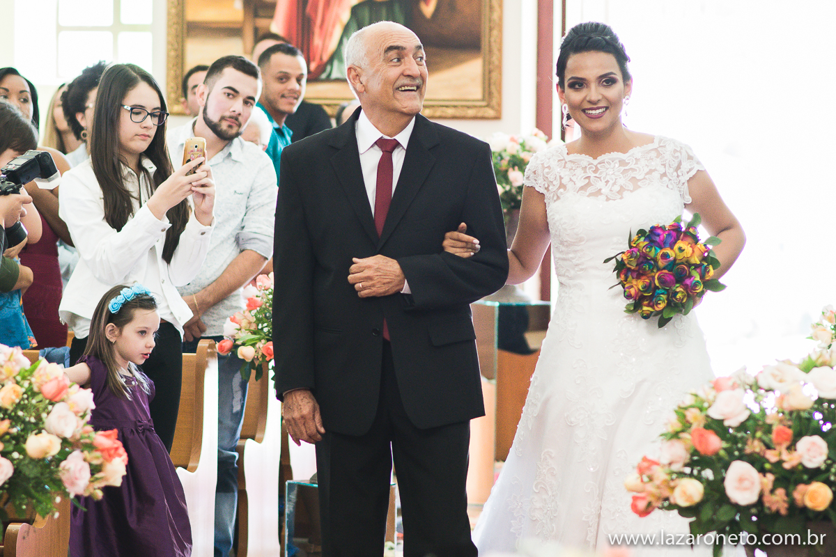 fotografia da Entrada da noiva  em Casamento na região de Avaré