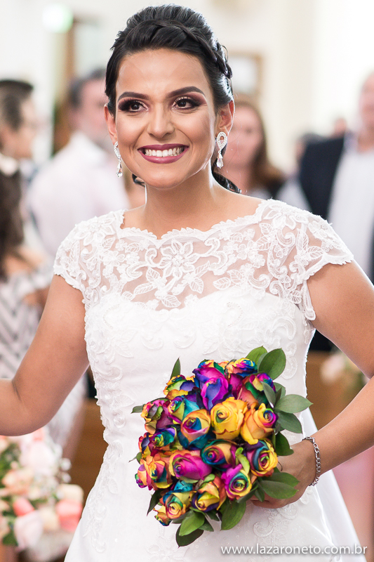 Noiva linda se emociona na entrada do Casamento Botucatu