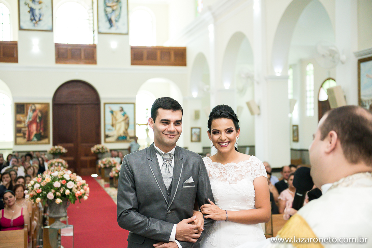 Noivos apaixonados em Casamento Botucatu Itatinga