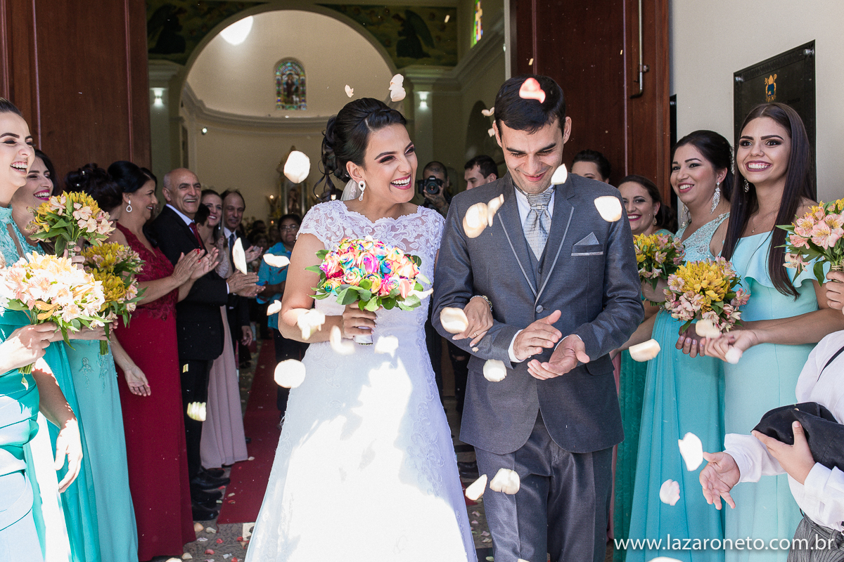 Saída maravilhosa destaca lindo vestido da noiva em Botucatu, Avaré