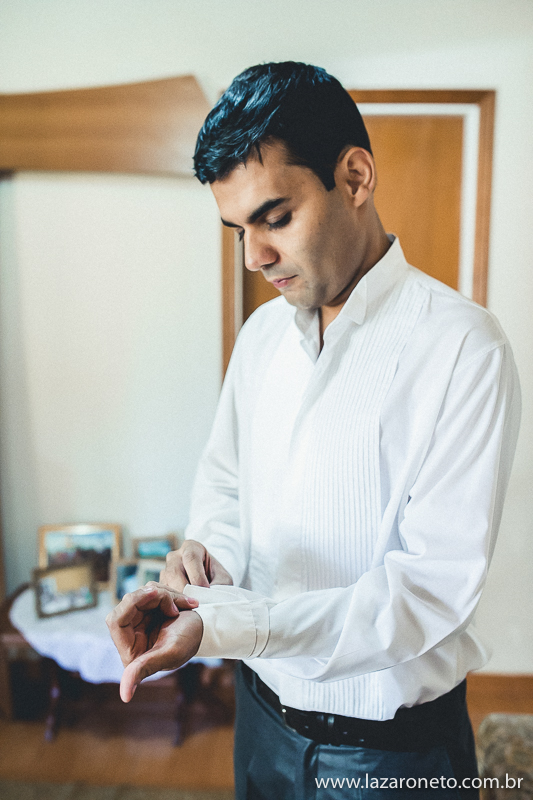 fotografia de making off do noivo em Botucatu, Itatinga