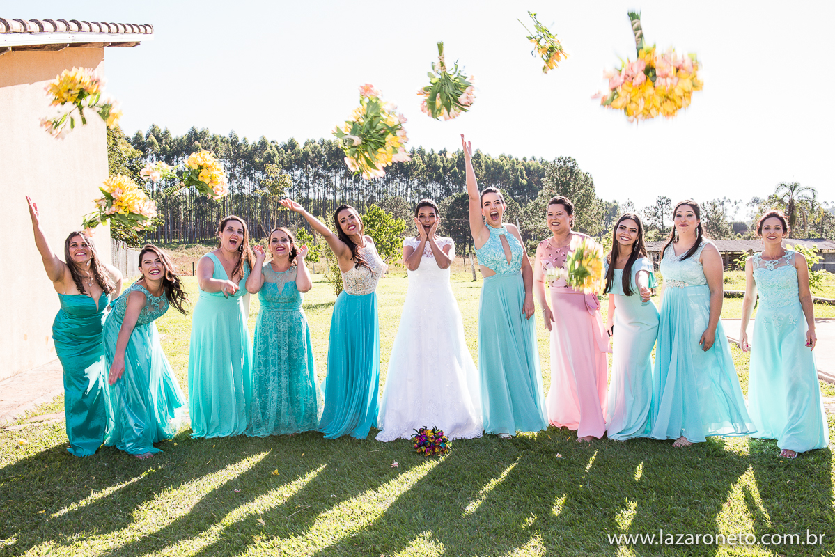 Noiva e Madrinhas jogam Buquê em Casamento Botucatu