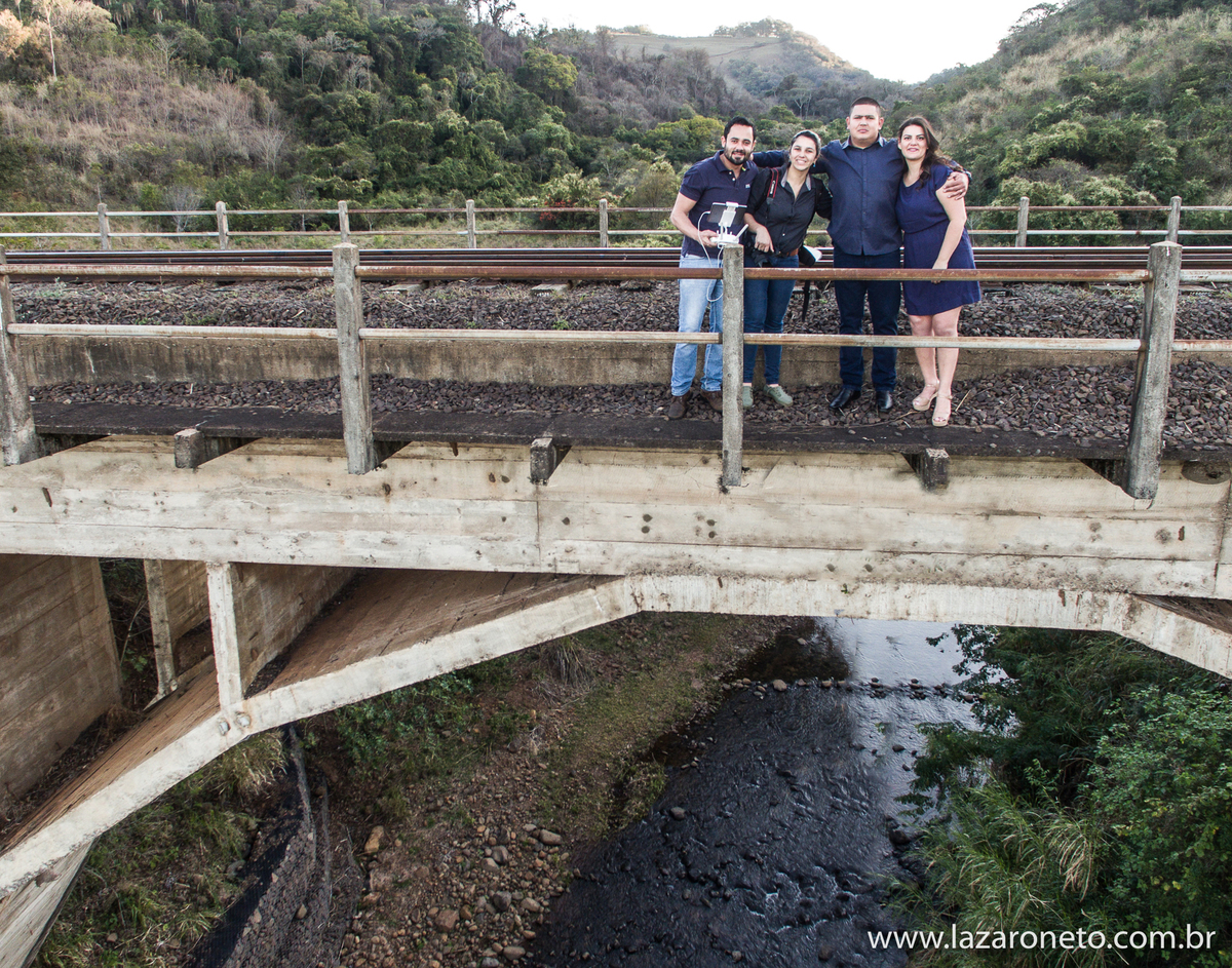 fotografia com drone em ensaio pre wedding na usina indiana, base da nuvem botucatu