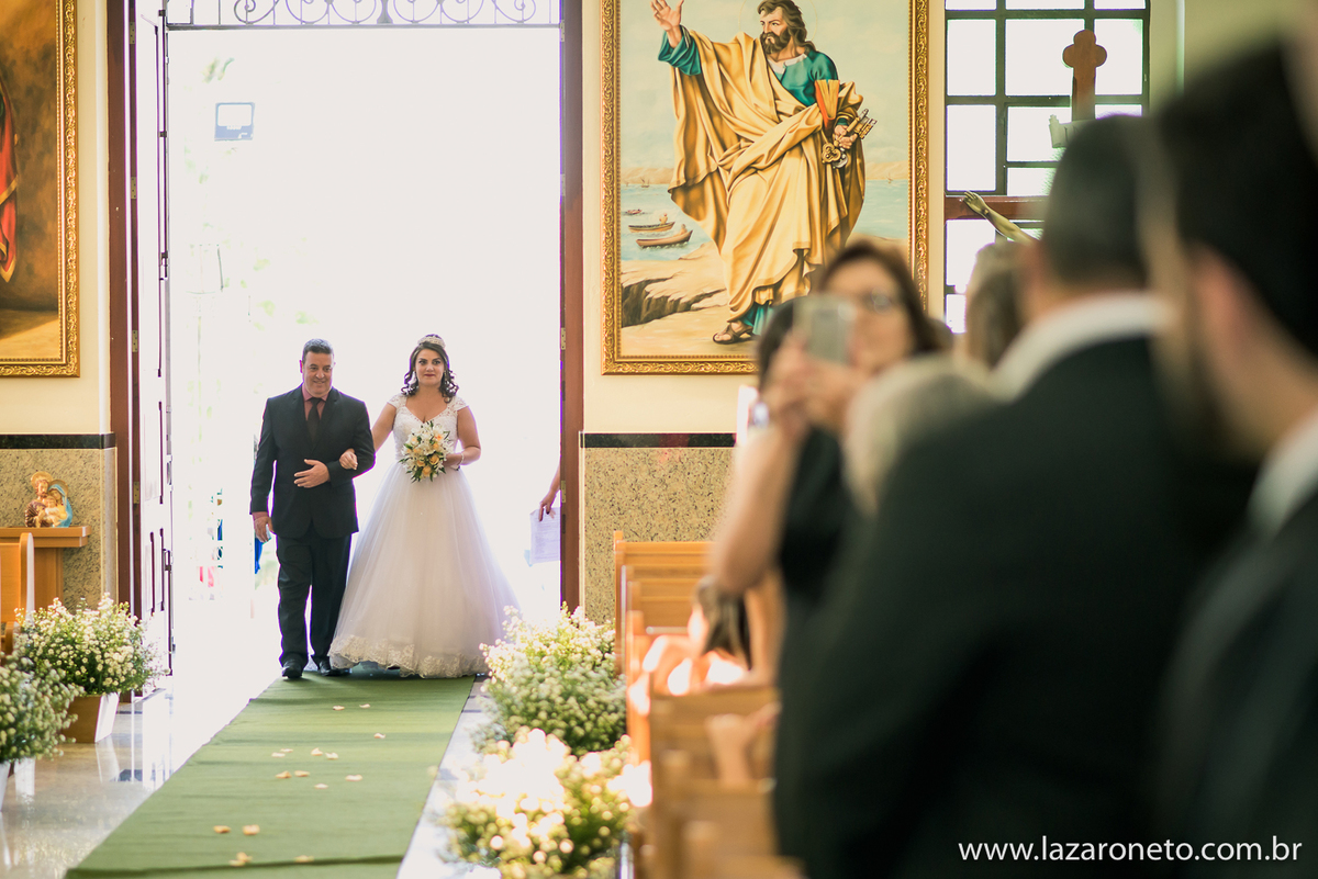 Entrada da linda noiva de Botucatu