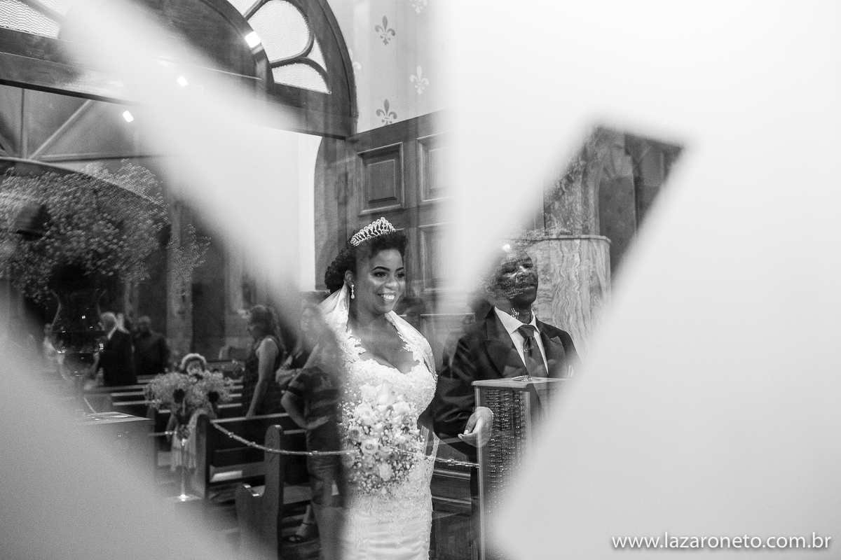 Noiva entrando em Igreja São João Batista TAtuapé