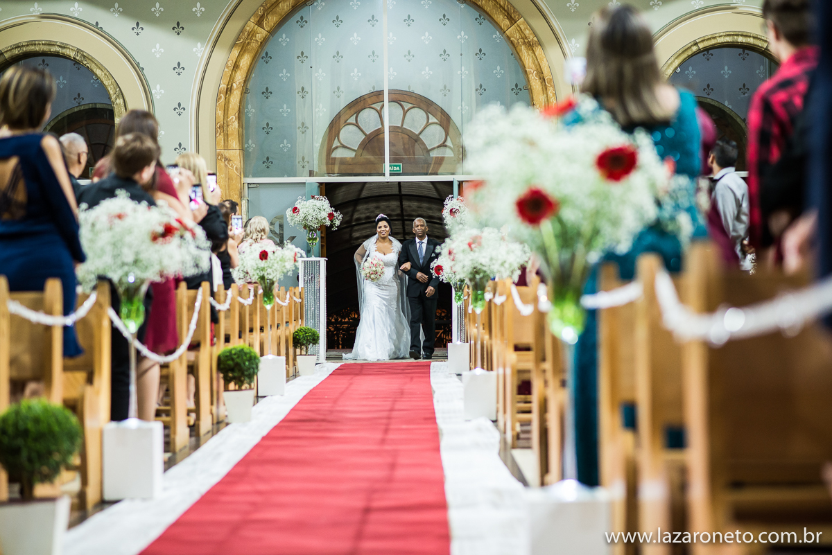 Noiva entrando em Igreja São João Batista tatuapé SP