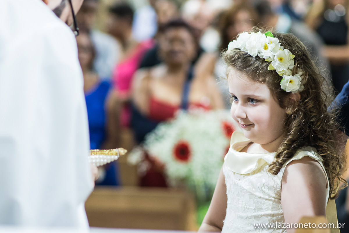 daminha emocionada em casamento  Igreja São João Batista tatuapé