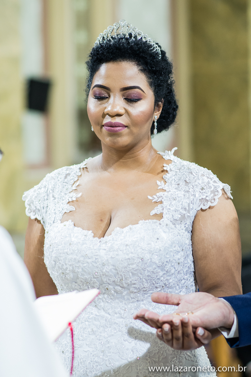 Noiva vidrada em casamentoIgreja São João Batista tatuapé