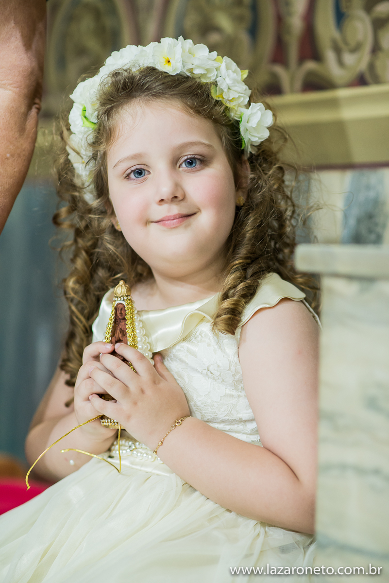 daminha feliz em casamento casamento  Igreja São João Batista tatuapé