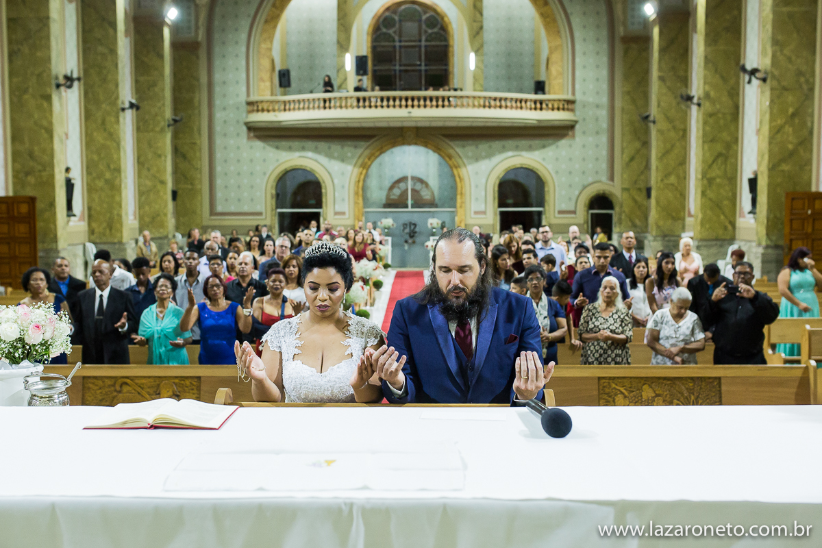 noivos orando casamento  Igreja São João Batista tatuapé