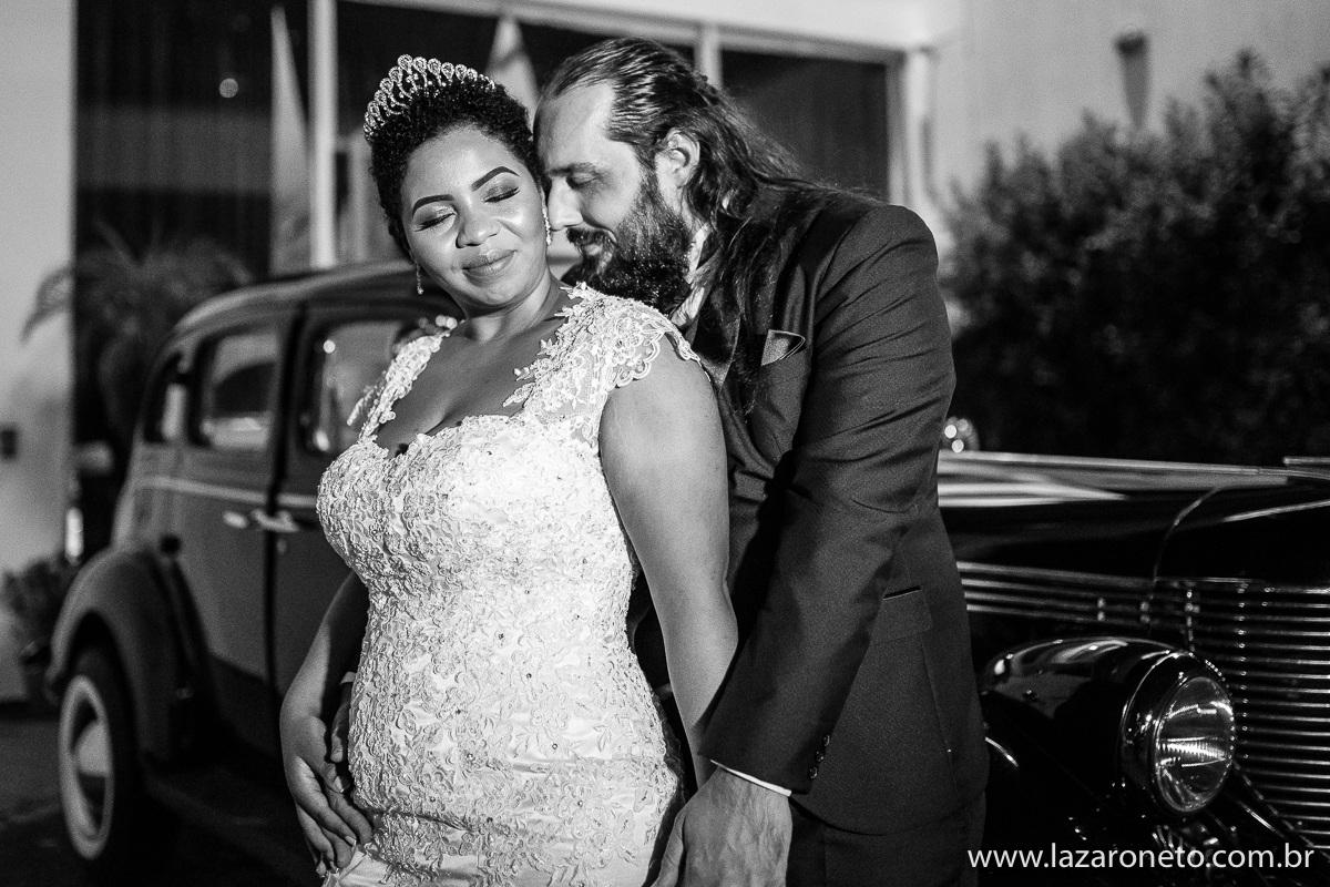 noivos lindos em casamento em Tatuapé São Paulo 