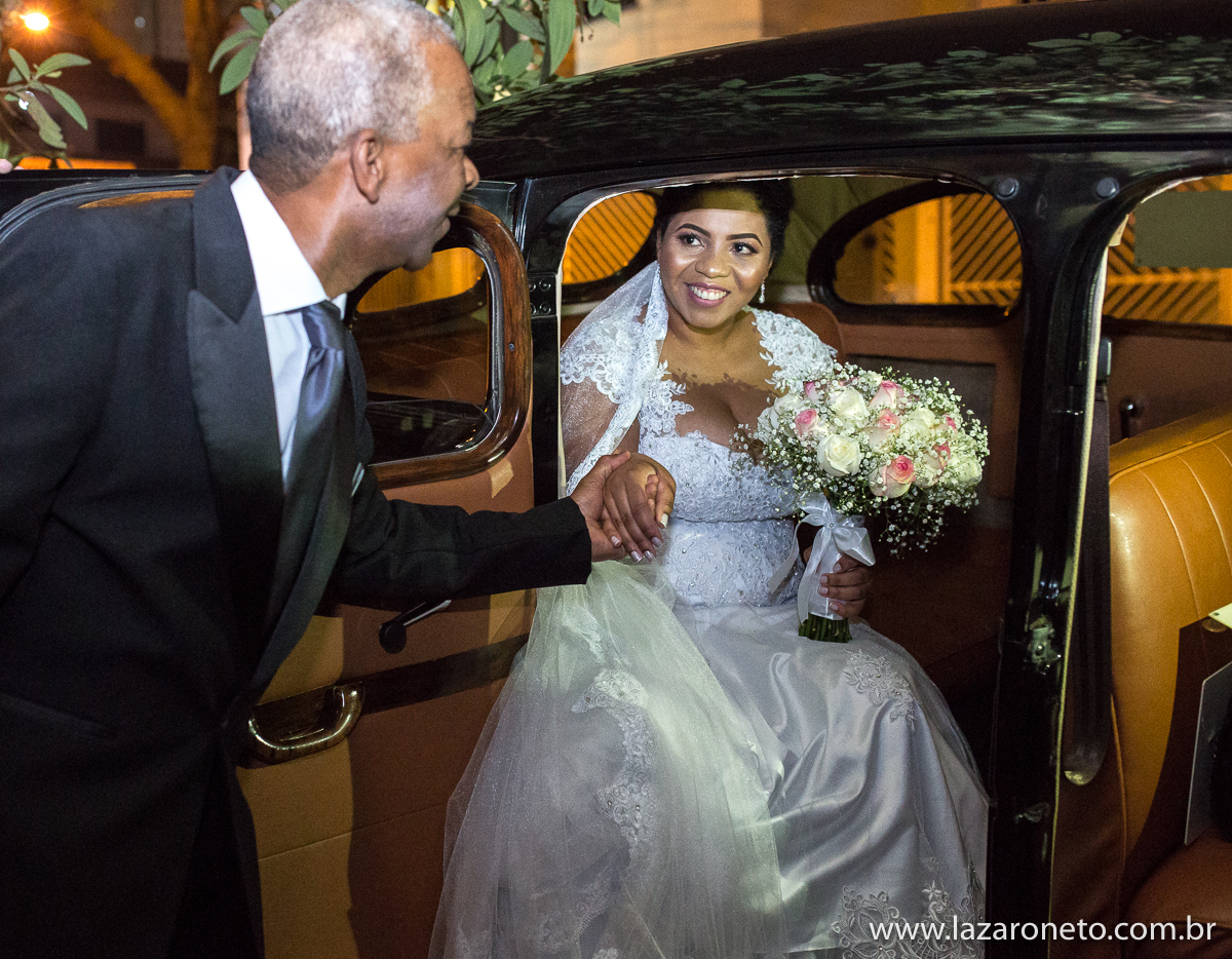 NOIVA LINDA EM IGREJA Igreja São João Batista tatuapé-SP