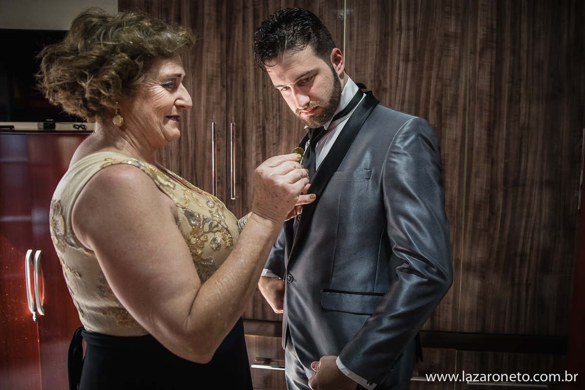 Mãe do noivo com o noivo em Avaré