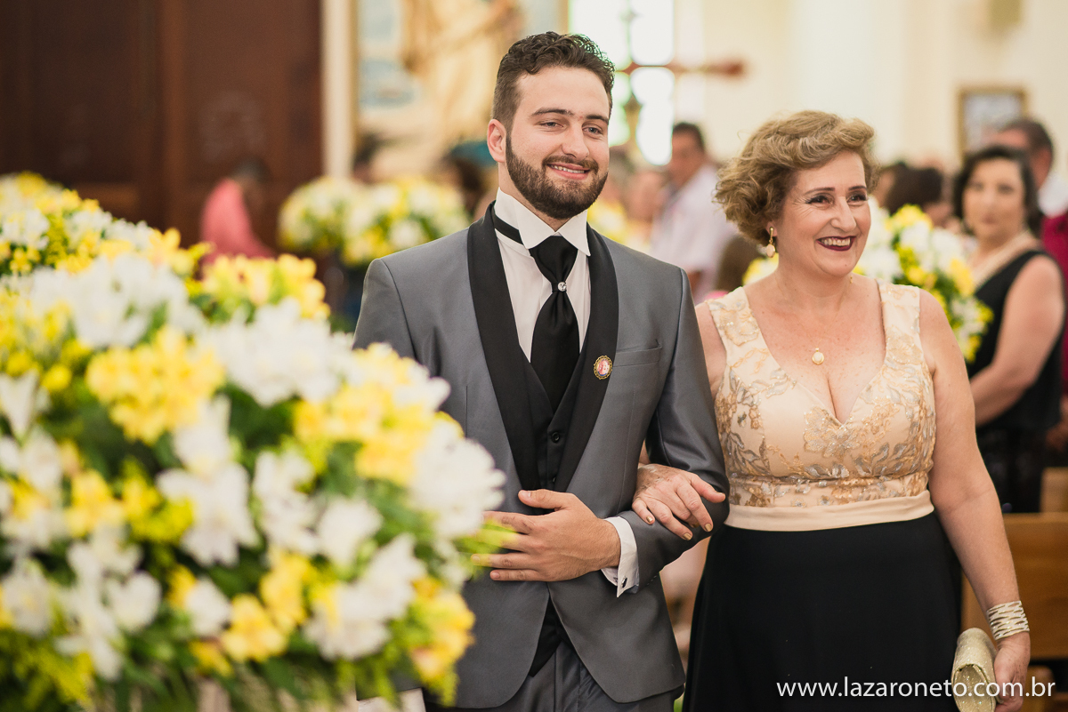 Entrada do noivo em igreja de Bauru