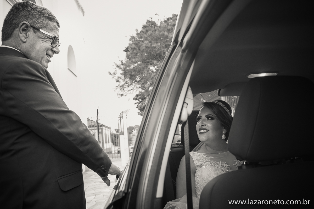 Noiva e pai antes da cerimônia na cidade de Bauru