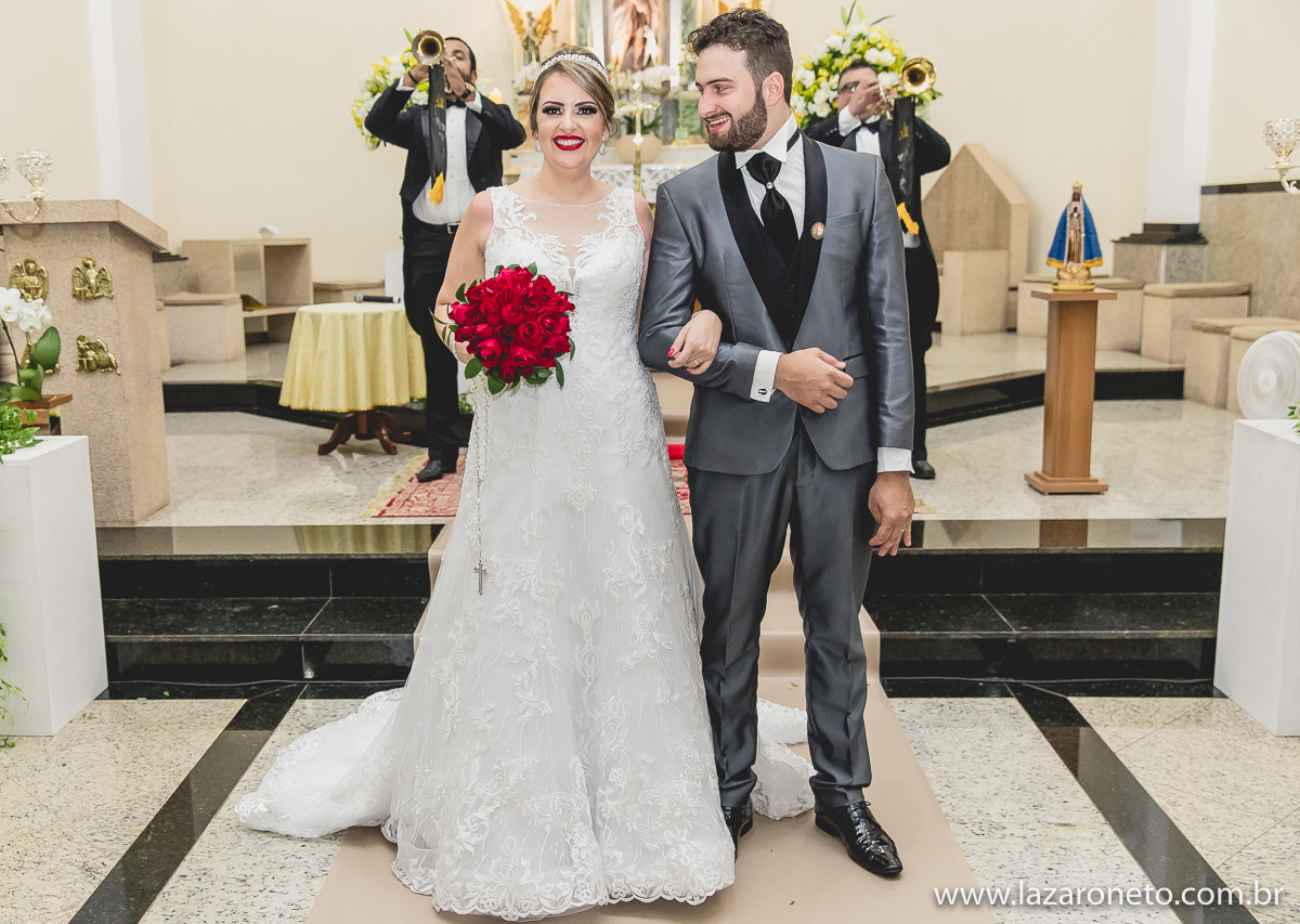 Saida dos noivos na igreja de Bauru