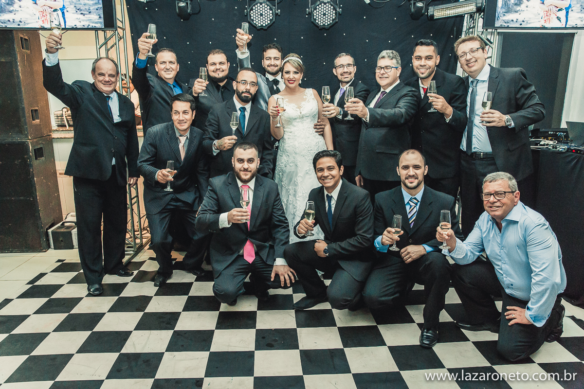 Padrinhos e noivos em festa na cidade de Botucatu