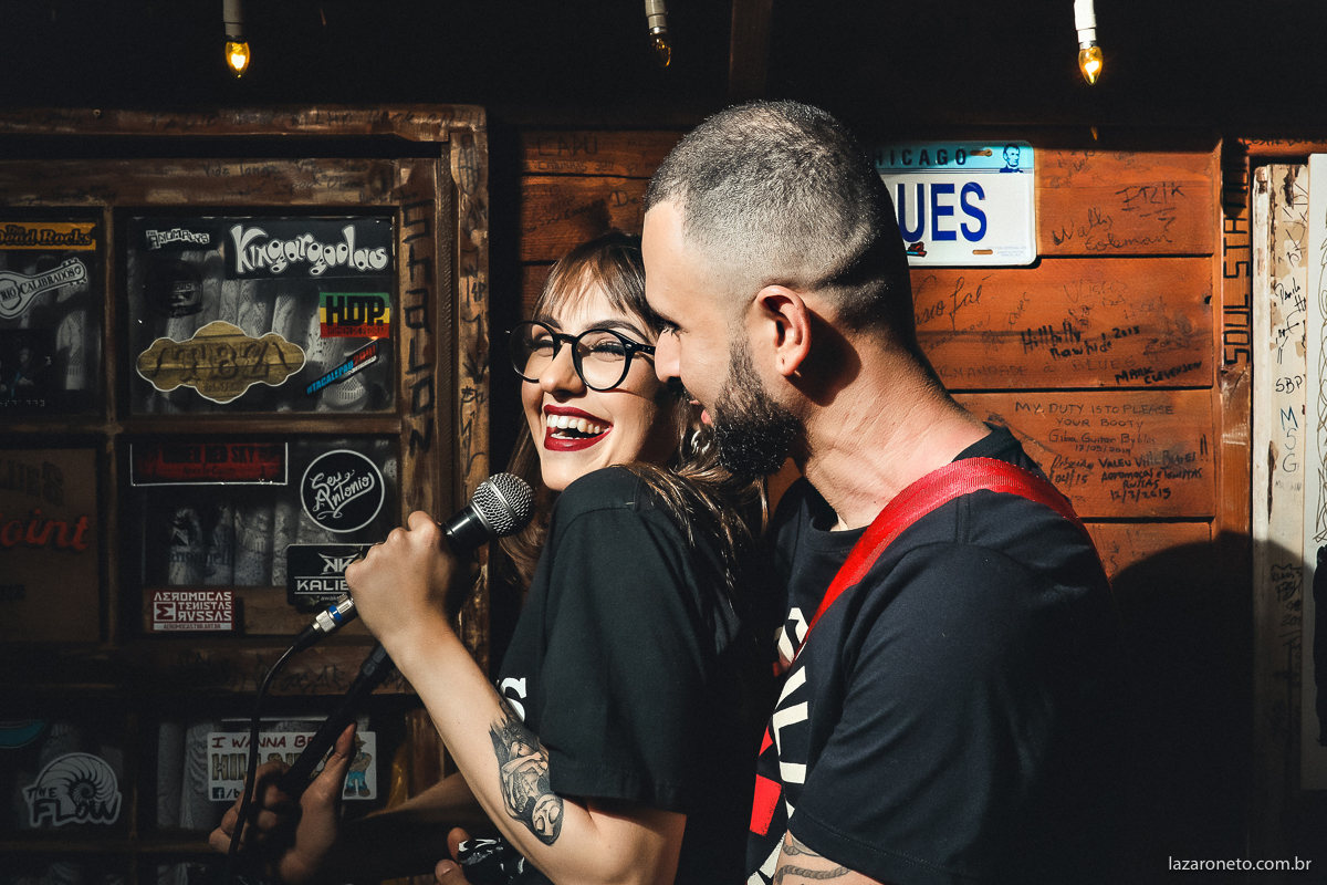 pré-wedding-botucatu-ensaio-fotografico-botucatu-ensaiofo-fotografico-interior-fotografo-em-botucatu-fotografo-no-interior-fotografia-expontânea-fotografo-em-itatinga-bar-villa-blues-jukehoint
