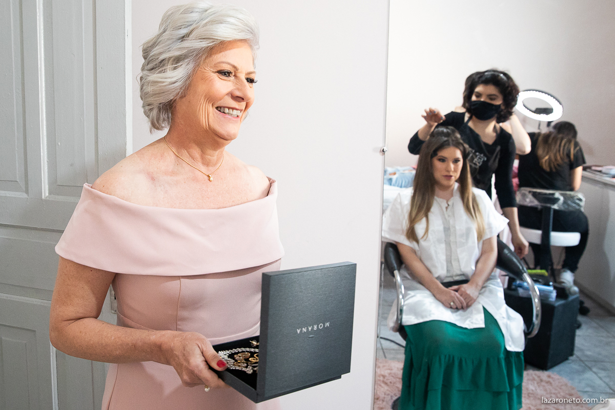 mae da noiva feliz em casamento em botucatu 