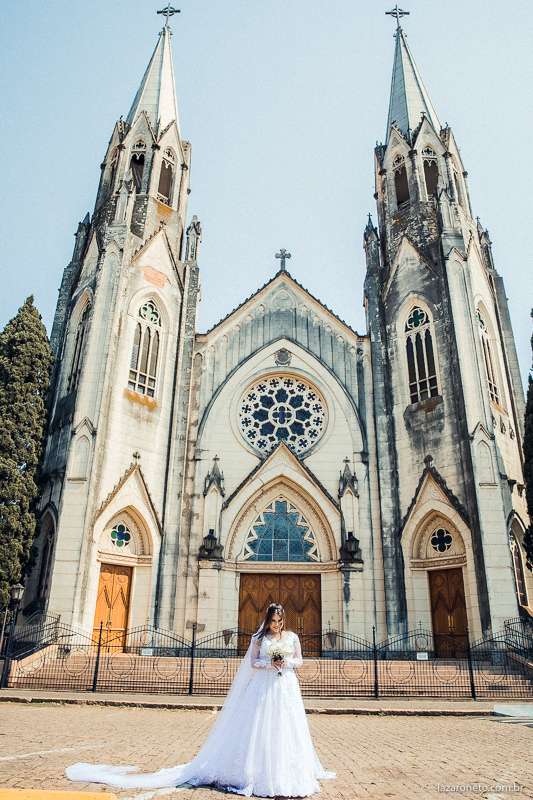 noivos com fotografo de casamento em Botucatu