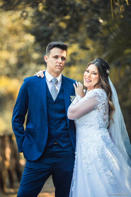 casal faz fotografia após o casamento em Botucatu